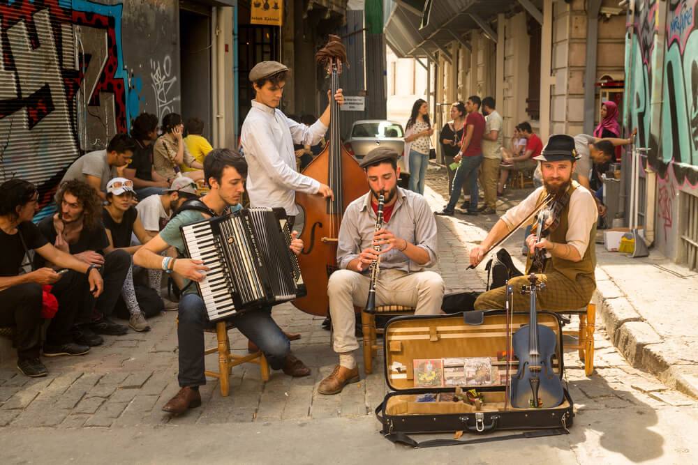 Eğlenceye Katılın