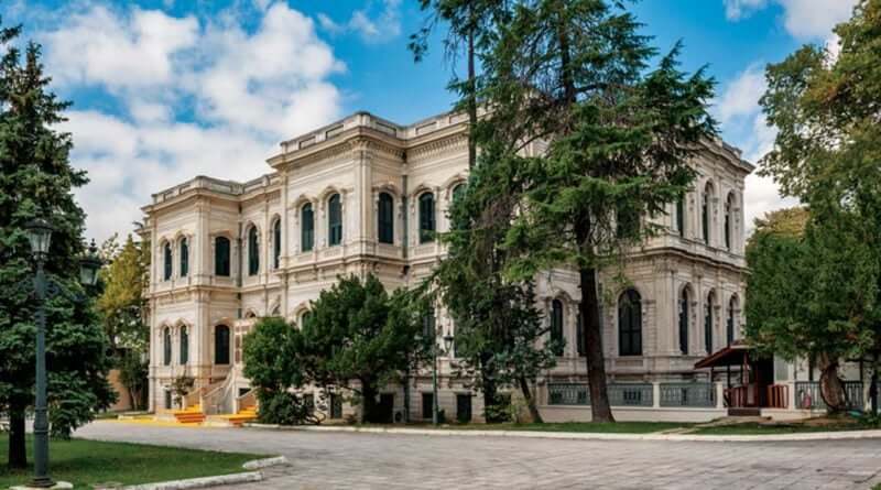Discover Besiktas (Things to do and see + Insider tips) 13 Discover Besiktas (Things to do and see + Insider tips) 17