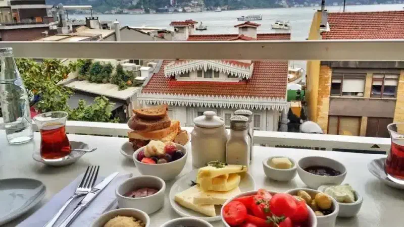 Konak Cafe Galata kahvaltı