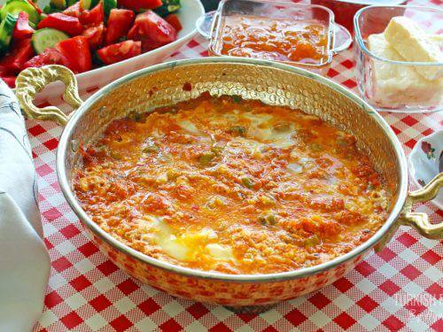 Turkish Menemen Recipe: Easy & Homemade