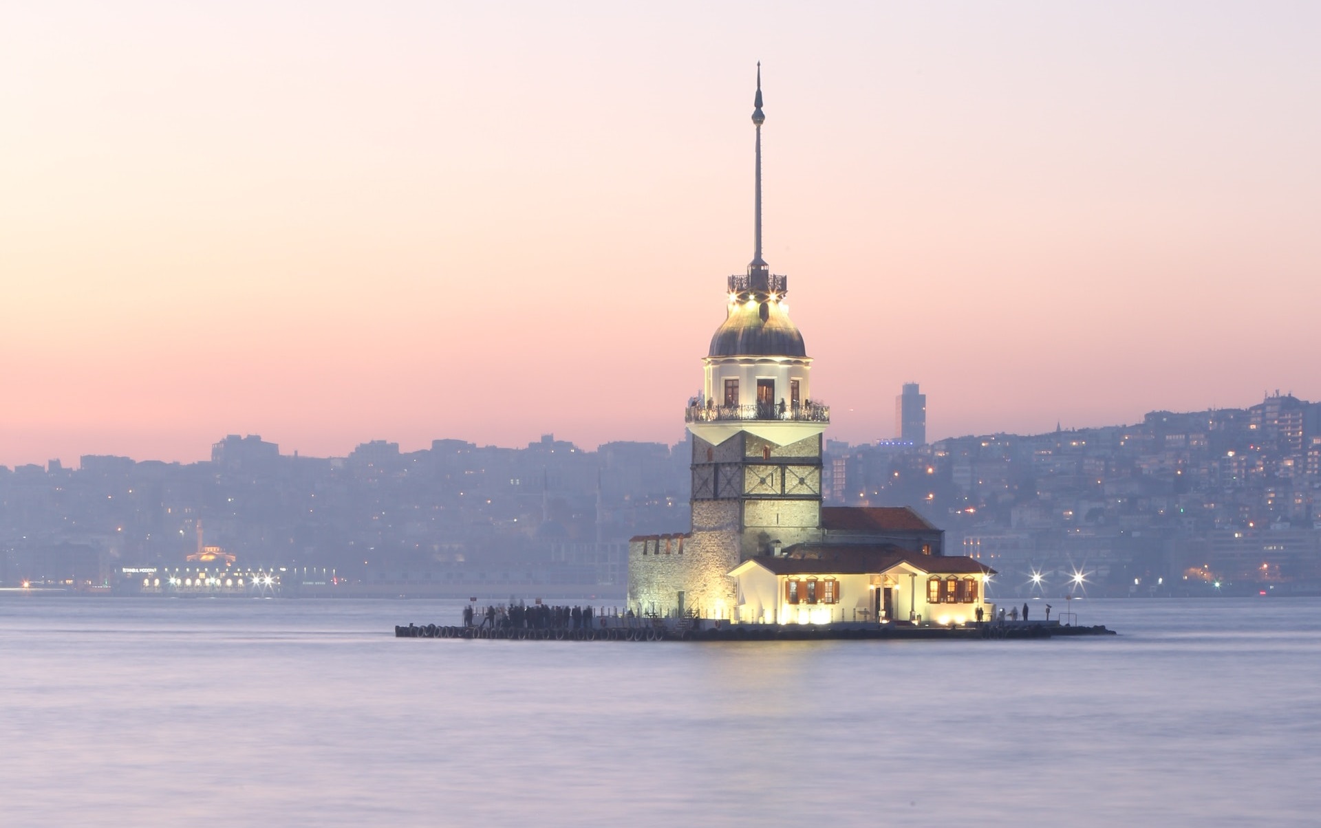 Istanbul vs Toronto: Comparing These 2 Wonderful Cities