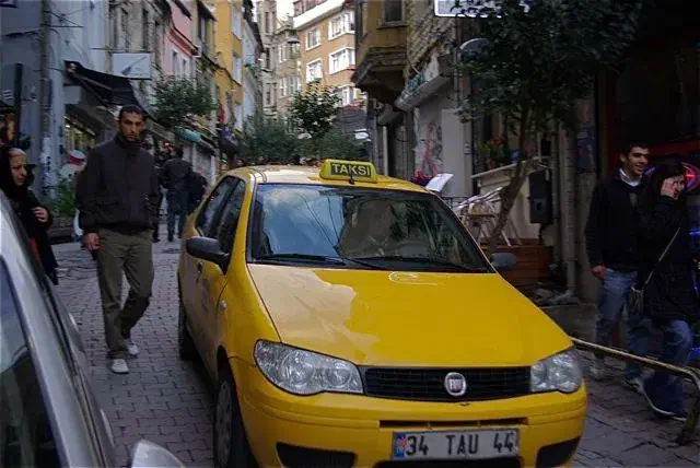 Yellow taxis lined up on an Istanbul street, the setting for meter and banknote-switch scams